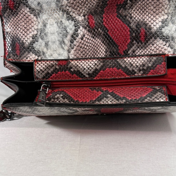 Affordable Fashion Finds Red and Gray Snake Print Shoulder Bag - Picture 5 of 7